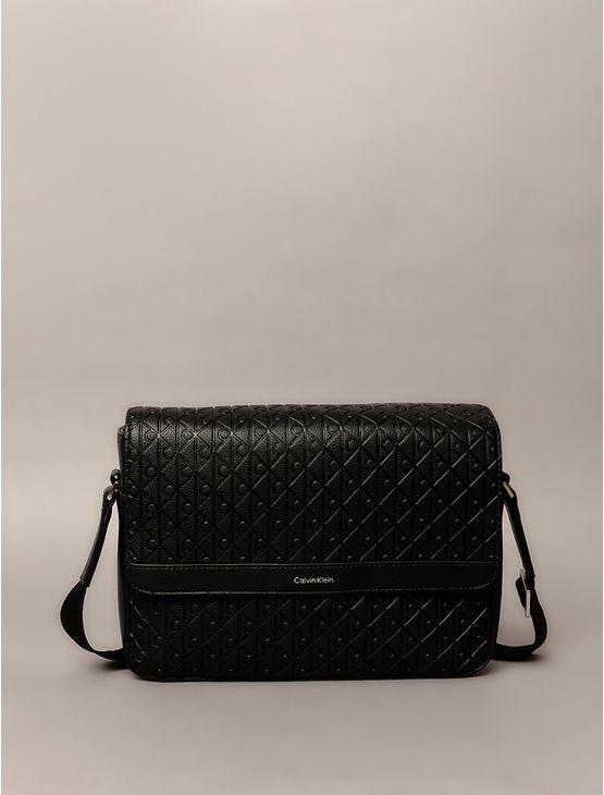 Bolsa Calvin Klein Transversal Aop Relevo - Preto Bolsa Calvin Klein Transversal Aop Relevo Preto u
