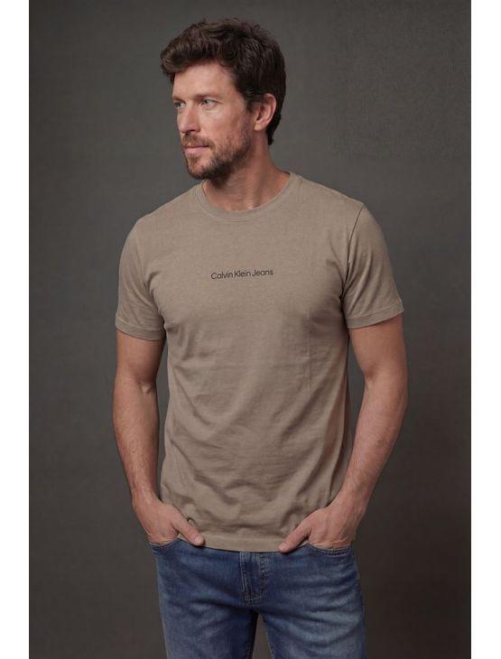 Camiseta Manga Curta Calvin Klein Jeans Masculino Logo Est. 1978 - Caqui Claro Camiseta Manga Curta Calvin Klein Jeans Masculino Logo Est. 1978 Caqui Claro Gg