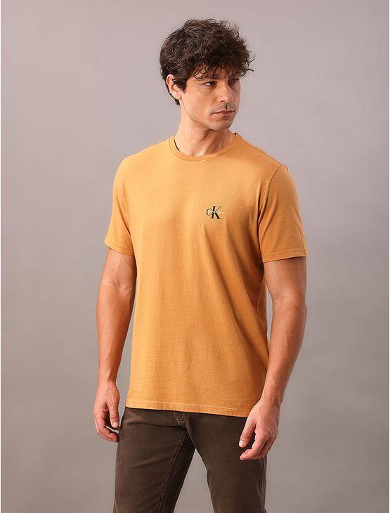 Camiseta Manga Curta Calvin Klein Jeans Masculino Reissue Peito - Havana Camiseta Manga Curta Calvin Klein Jeans Masculino Reissue Peito Havana p