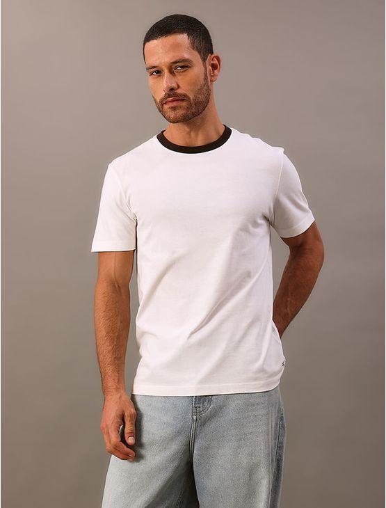Camiseta Manga Curta Calvin Klein Jeans Masculino Boxy Gola Colorida - Off White Camiseta Manga Curta Calvin Klein Jeans Masculino Boxy Gola Colorida Off White Gg