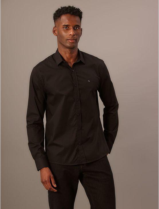 Camisa Manga Longa Regular Lisa Básica Logo No Peito Calvin Klein Jeans - Preto Camisa Manga Longa Regular Lisa Básica Logo No Peito Calvin Klein Jeans Preto p