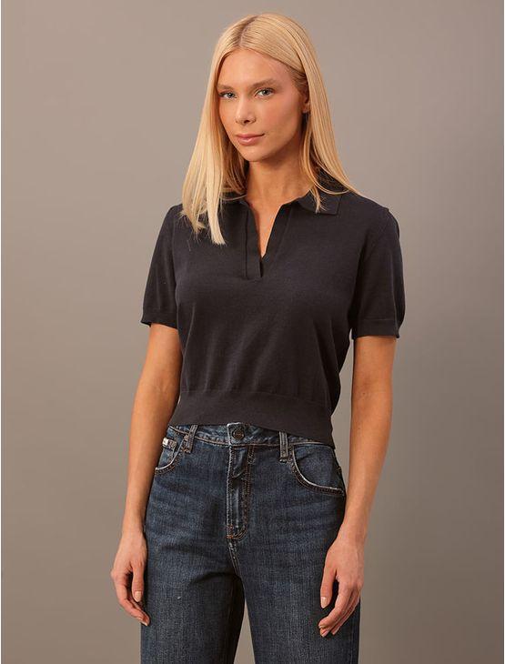 Suéter Calvin Klein Feminino Manga Curta Colarinho Johnny - Azul Médio Suéter Calvin Klein Feminino Manga Curta Colarinho Johnny Azul Médio p