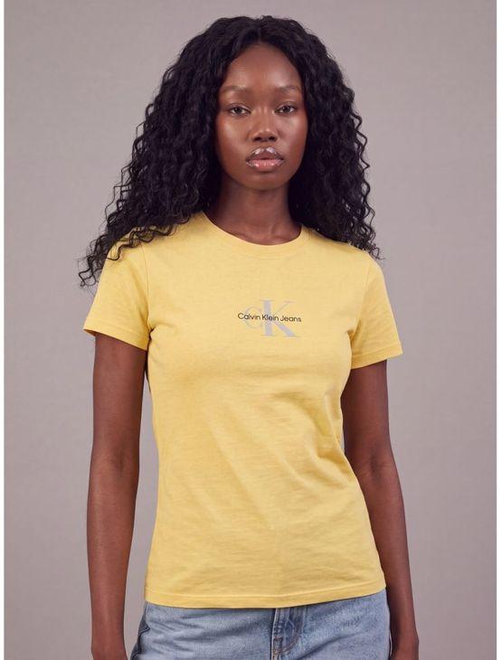 Camiseta Feminina Reissue Centralizado Calvin Klein Jeans - Amarelo Manteiga Camiseta Feminina Reissue Centralizado Calvin Klein Jeans Amarelo Manteiga Pp