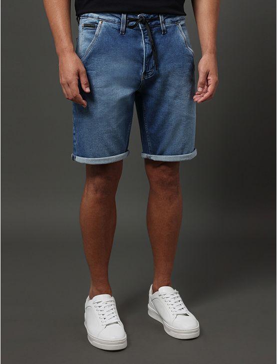 Bermuda Jeans Masculina Bolso Faca Calvin Klein Jeans - Azul Médio Bermuda Jeans Masculina Bolso Faca Calvin Klein Jeans Azul Médio 38