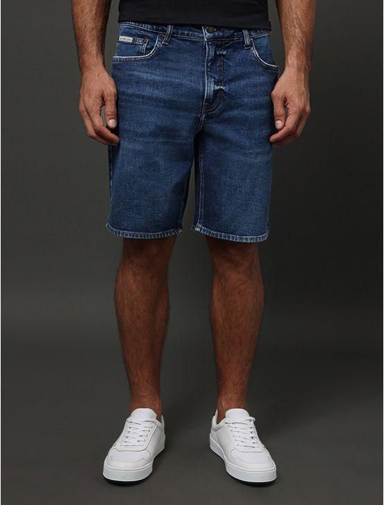 Bermuda Jeans Masculina 5 Pockets Calvin Klein Jeans - Azul Médio Bermuda Jeans Masculina 5 Pockets Calvin Klein Jeans Azul Médio 40