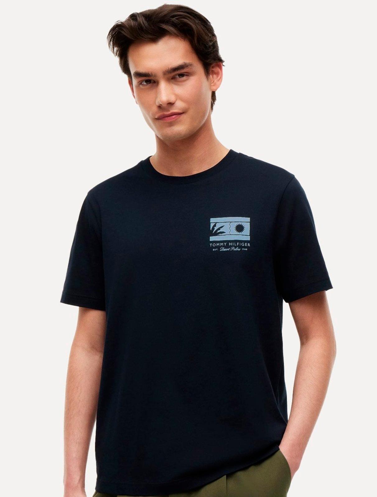 Camiseta Tommy Hilfiger Masculina Brand Love Graphic Tee Azul Marinho