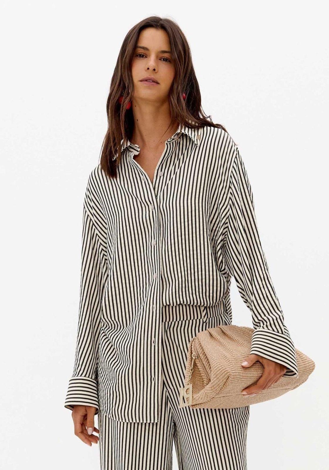 Camisa Oversized Listrada Lança Perfume