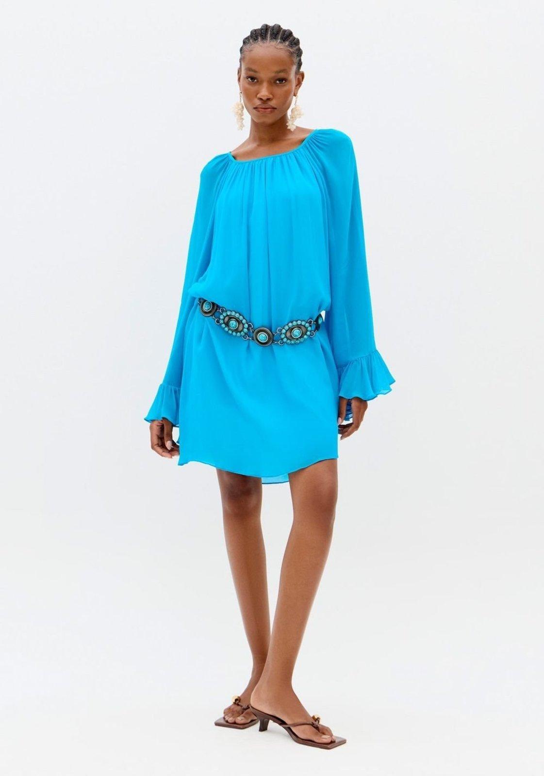 Vestido Curto Amplo Manga Longa Lança Perfume