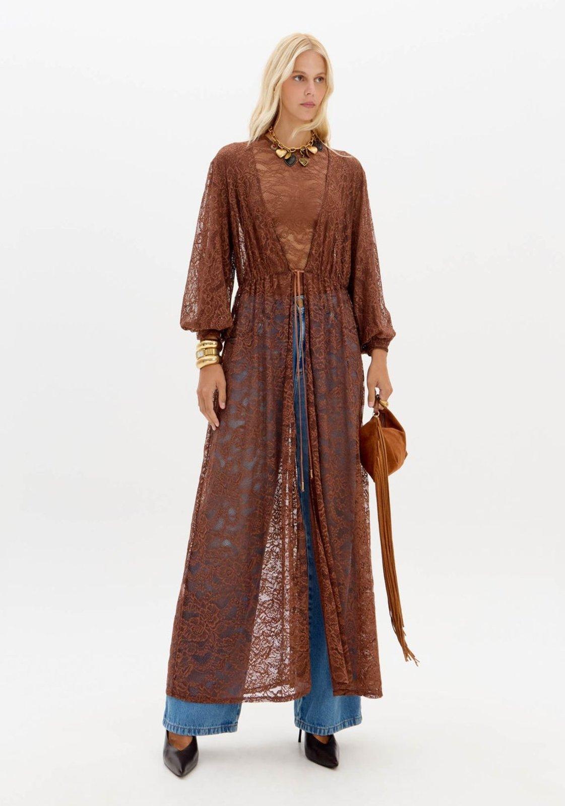 Kaftan Alongado De Renda Lança Perfume
