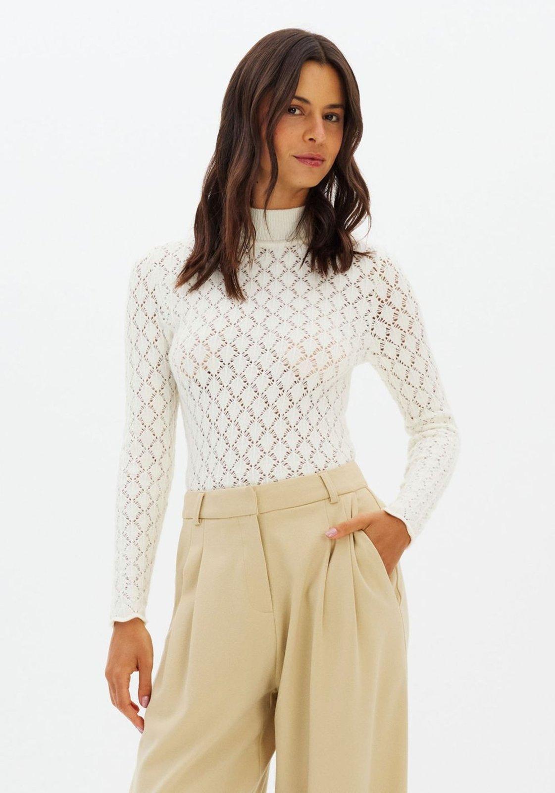 Blusa De Tricô Manga Longa Com Gola Lança Perfume