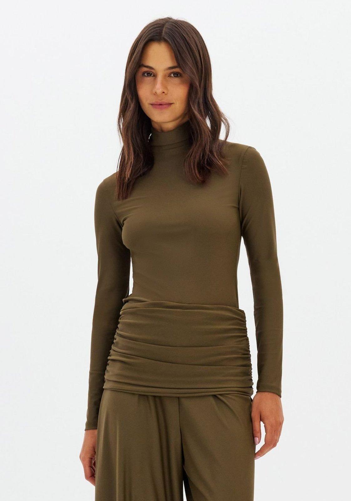 Blusa Gola Alta Com Manga Longa Lança Perfume