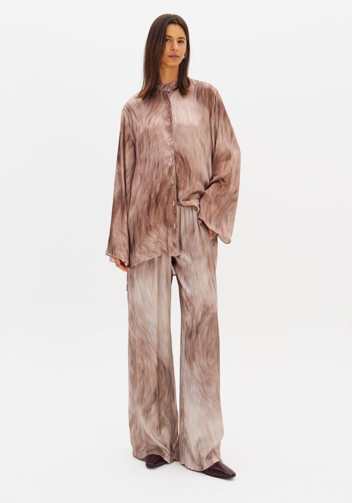 Calça Wide Leg Cintura Média Estampada Lança Perfume