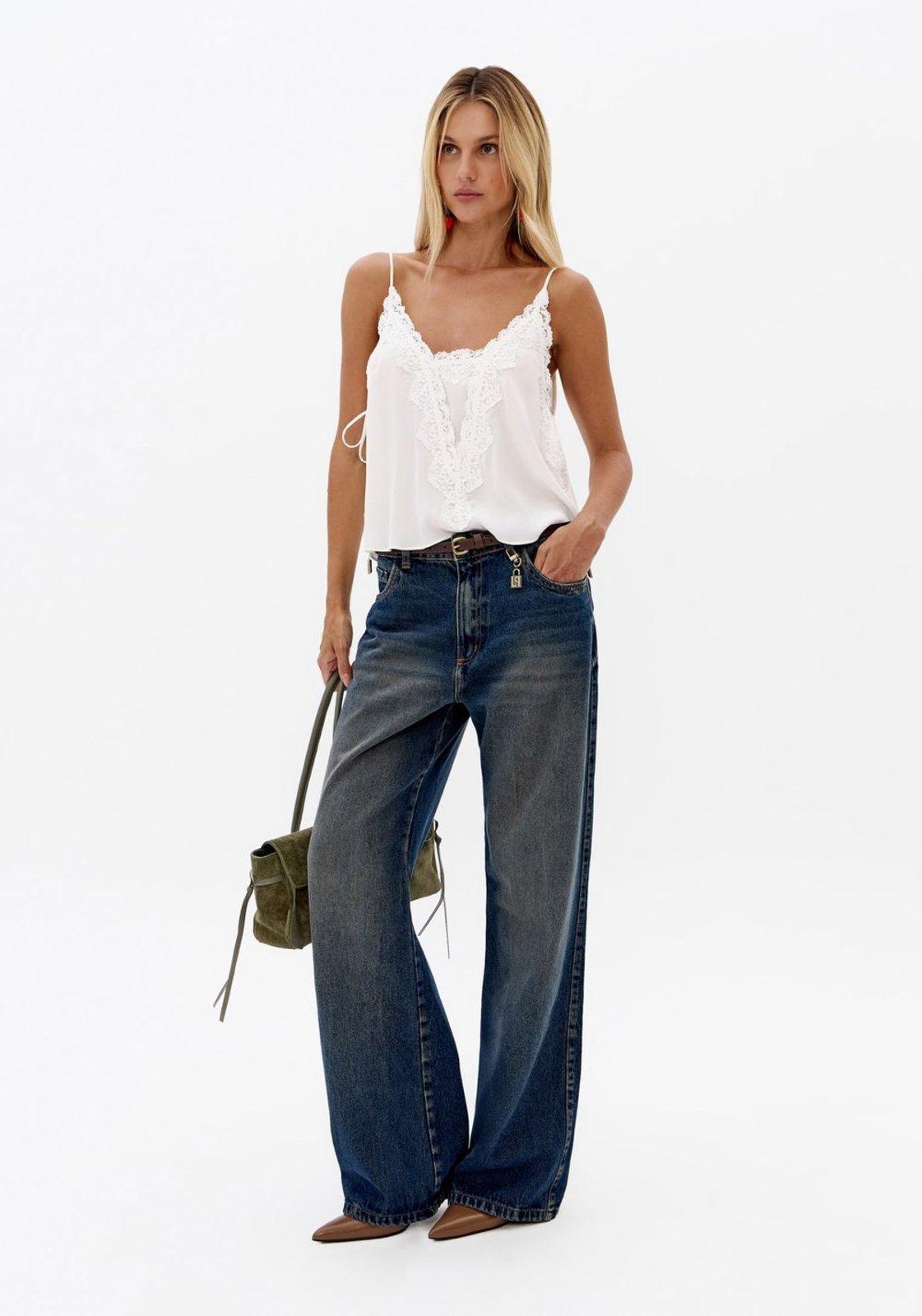 Calça Jeans Reta Cintura Média Lança Perfume