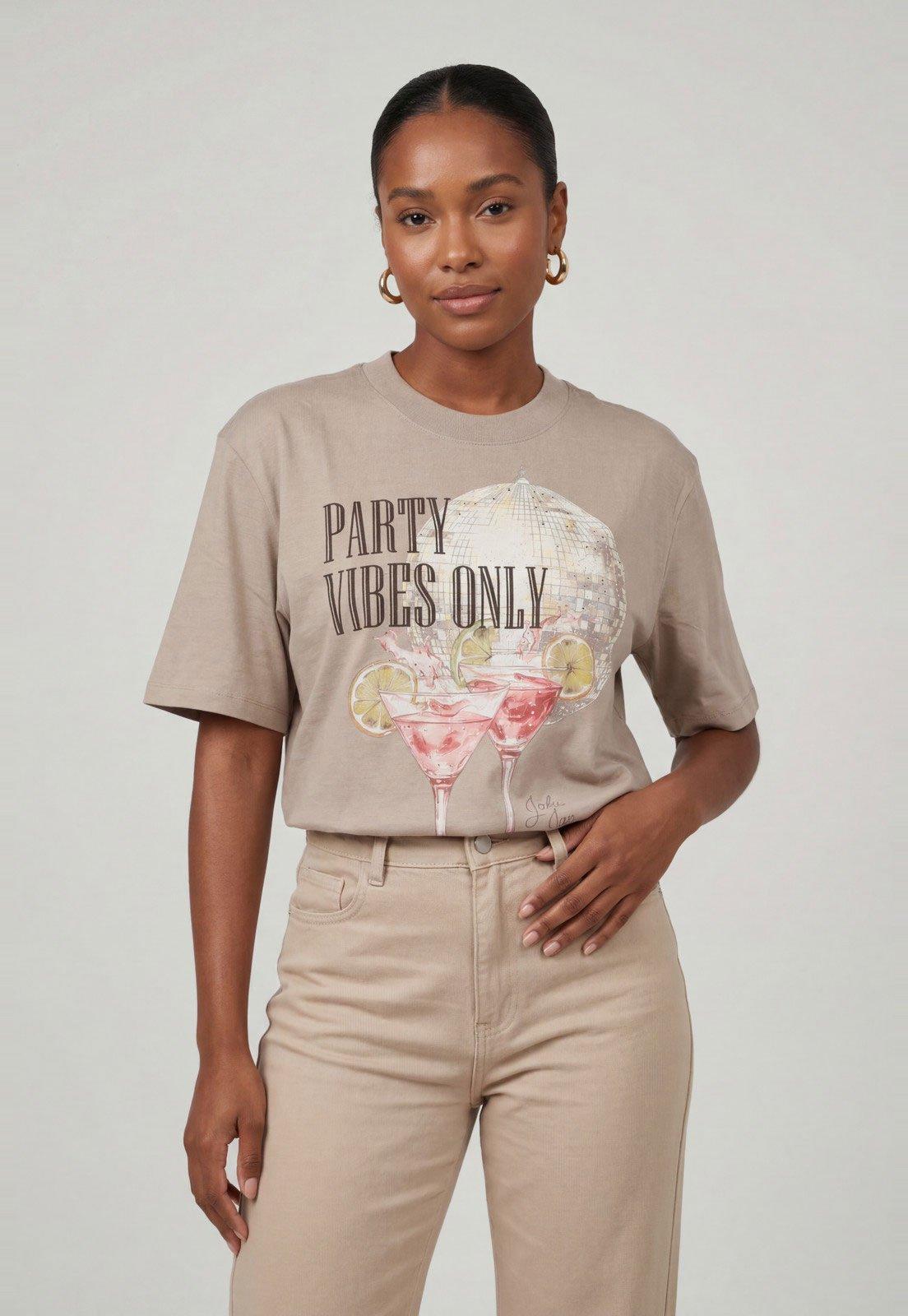 Camiseta Feminina John John Estampa Party Vibes Only Bege