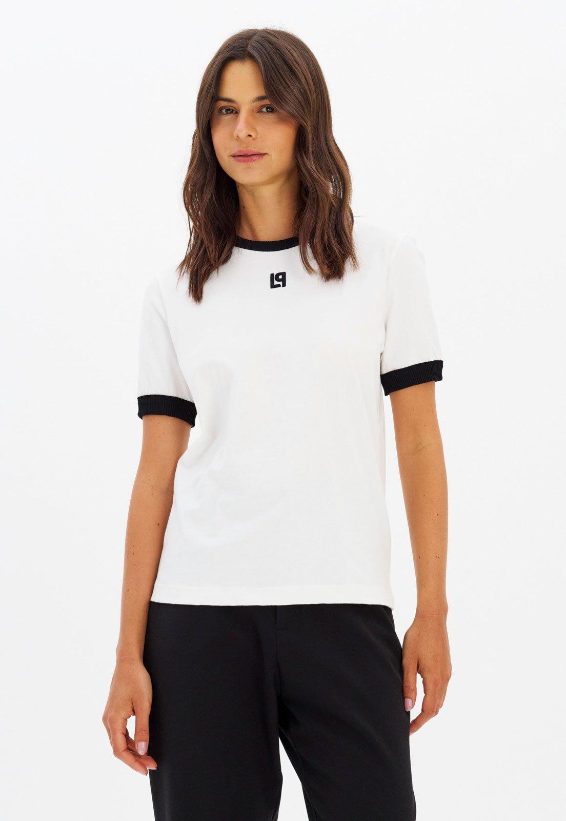 Camiseta Feminina Lança Perfume Detalhe Contrastante Branca