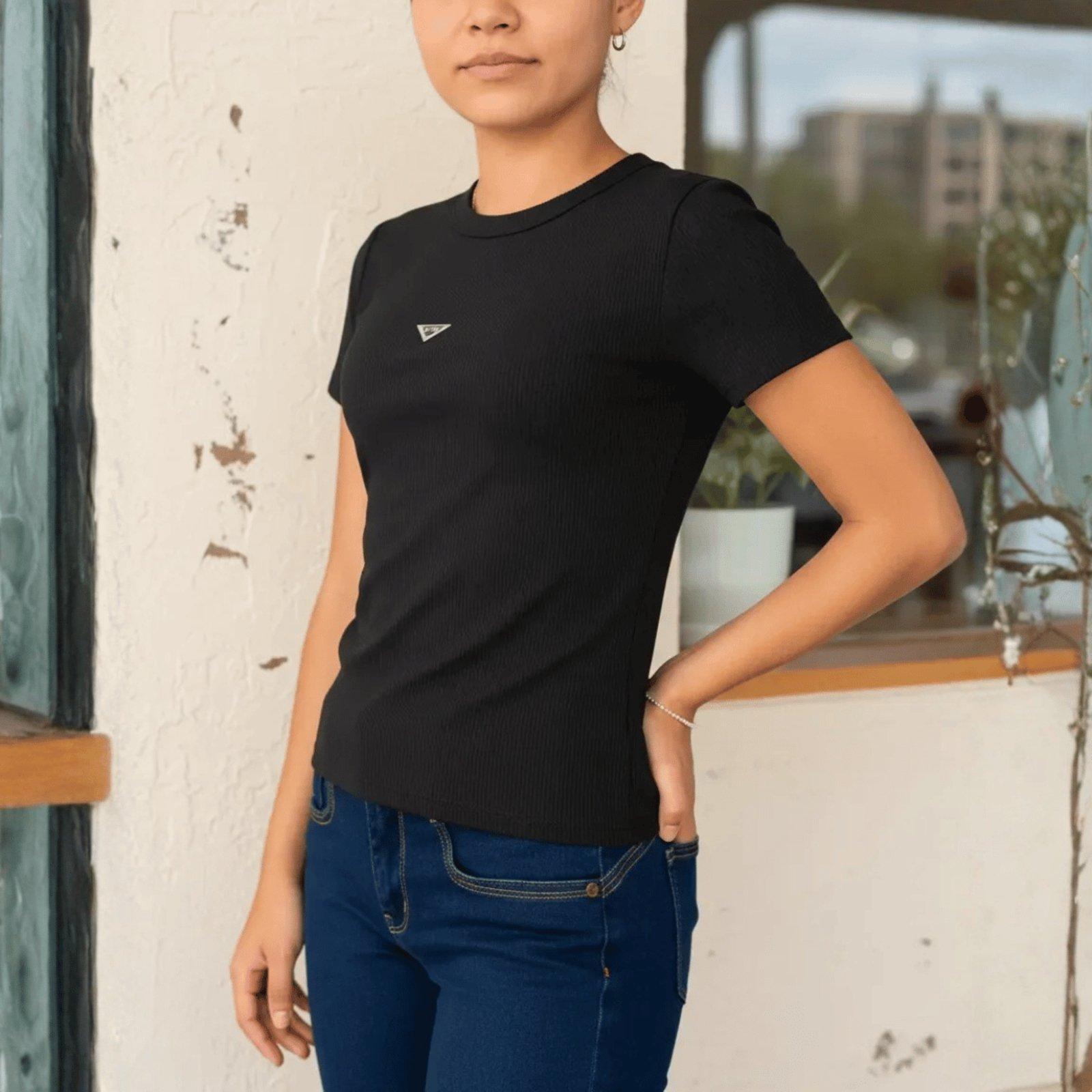 Blusa Feminina Logo Triângulo Metal Colcci