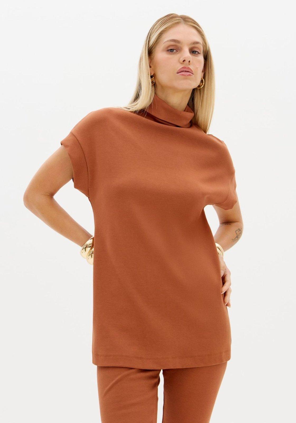Blusa Alongada De Gola Alta Lança Perfume
