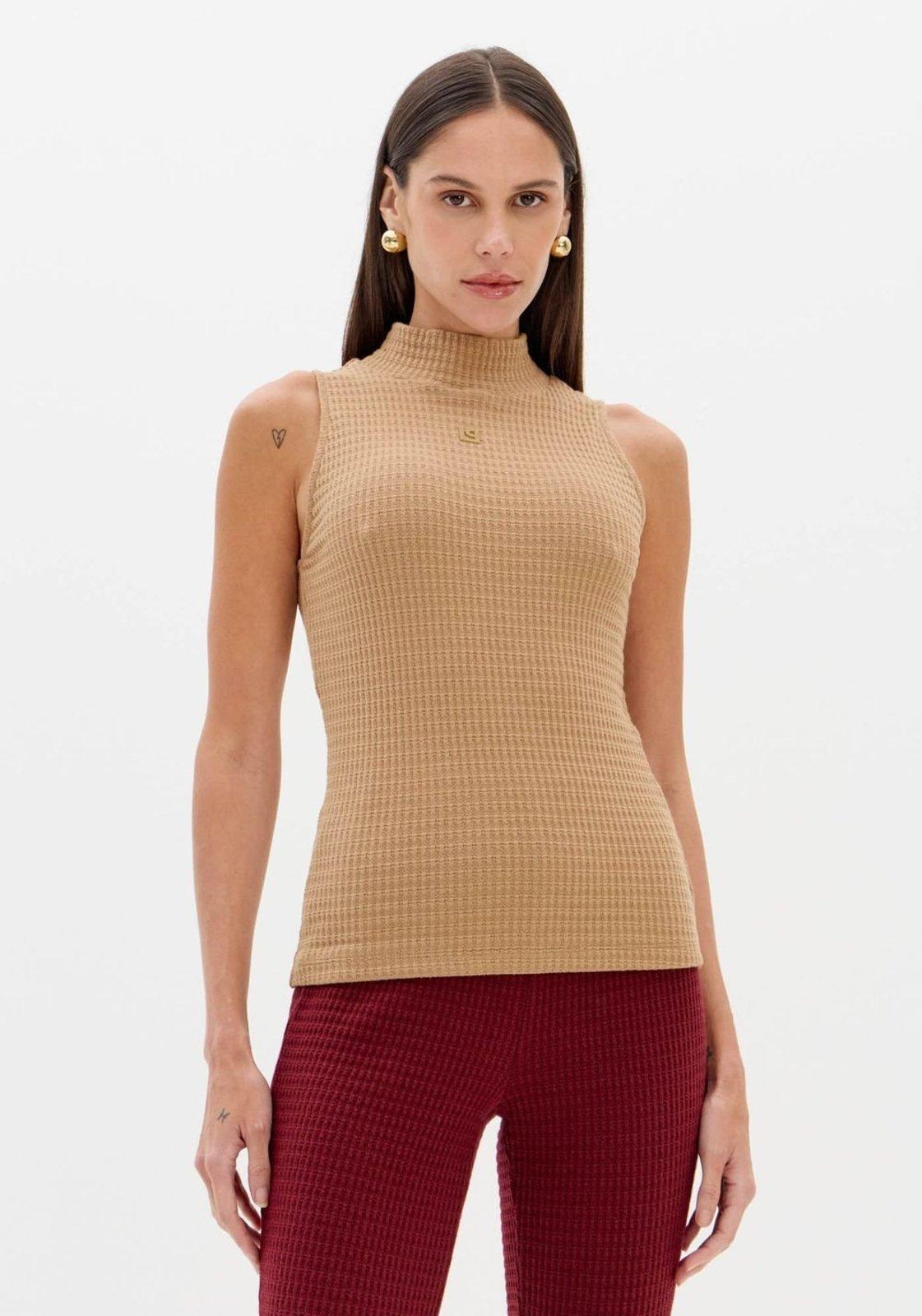 Blusa Sem Mangas Com Gola Alta Lança Perfume
