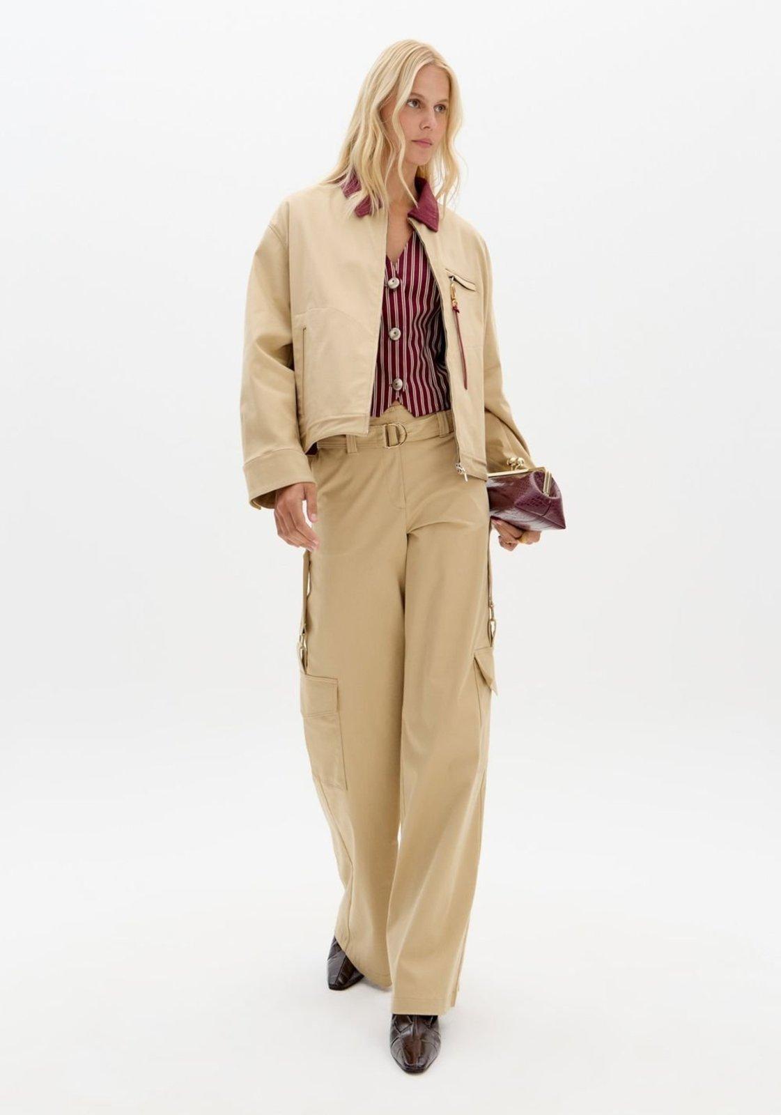 Calça Wide Leg Com Bolso Cargo Lança Perfume