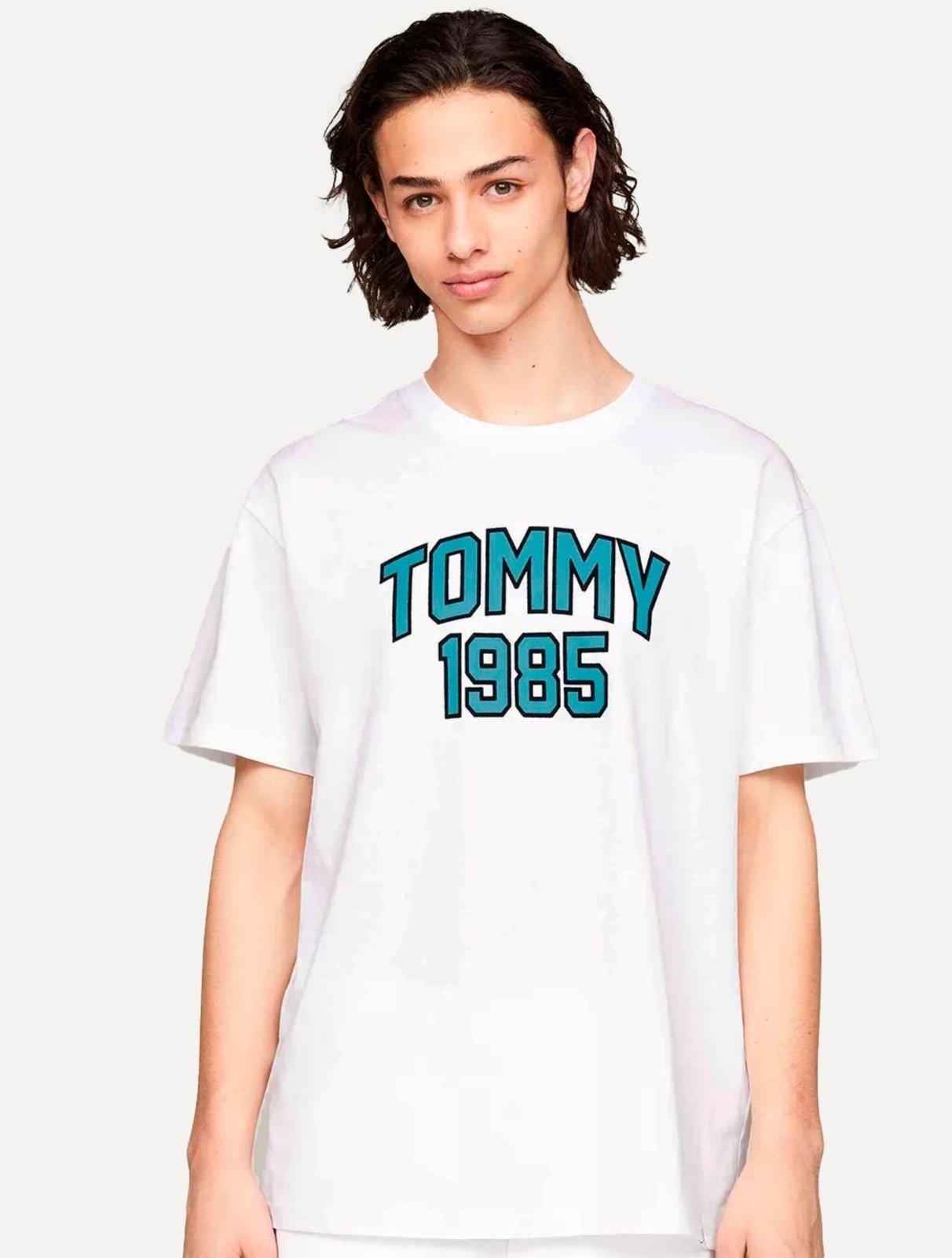 Camiseta Tommy Jeans Masculina Regular Varsity Arc Branca