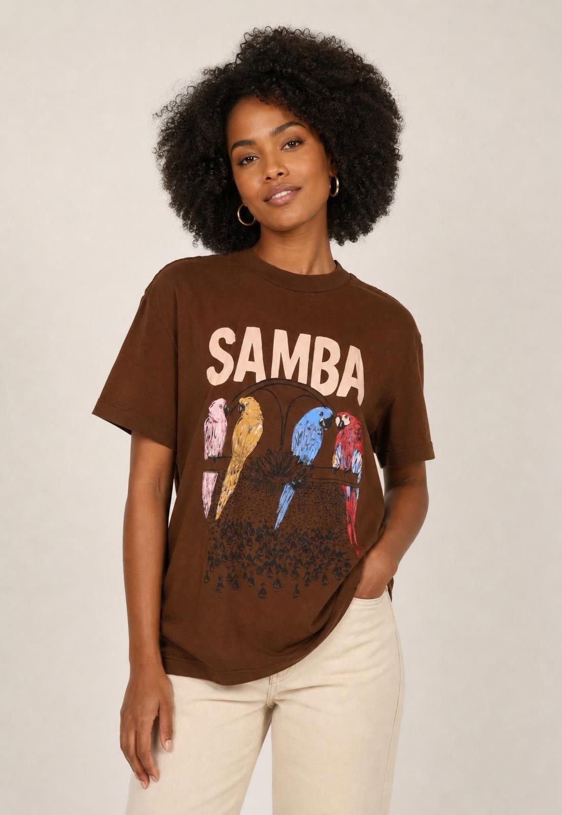 Camiseta Feminina FARM Estampa Samba Marrom