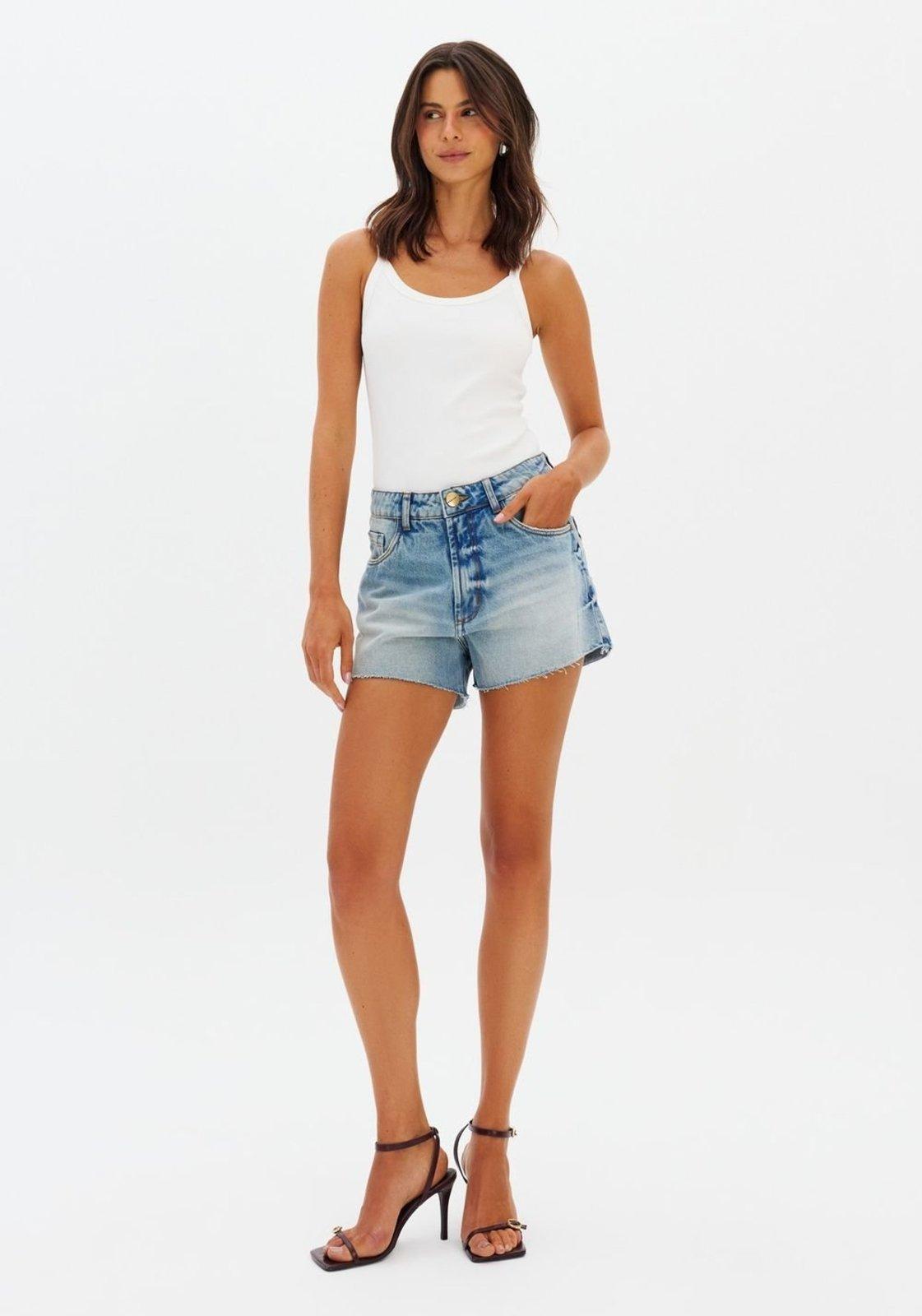 Short Jeans Curto Grandfather Cintura Média Lança Perfume