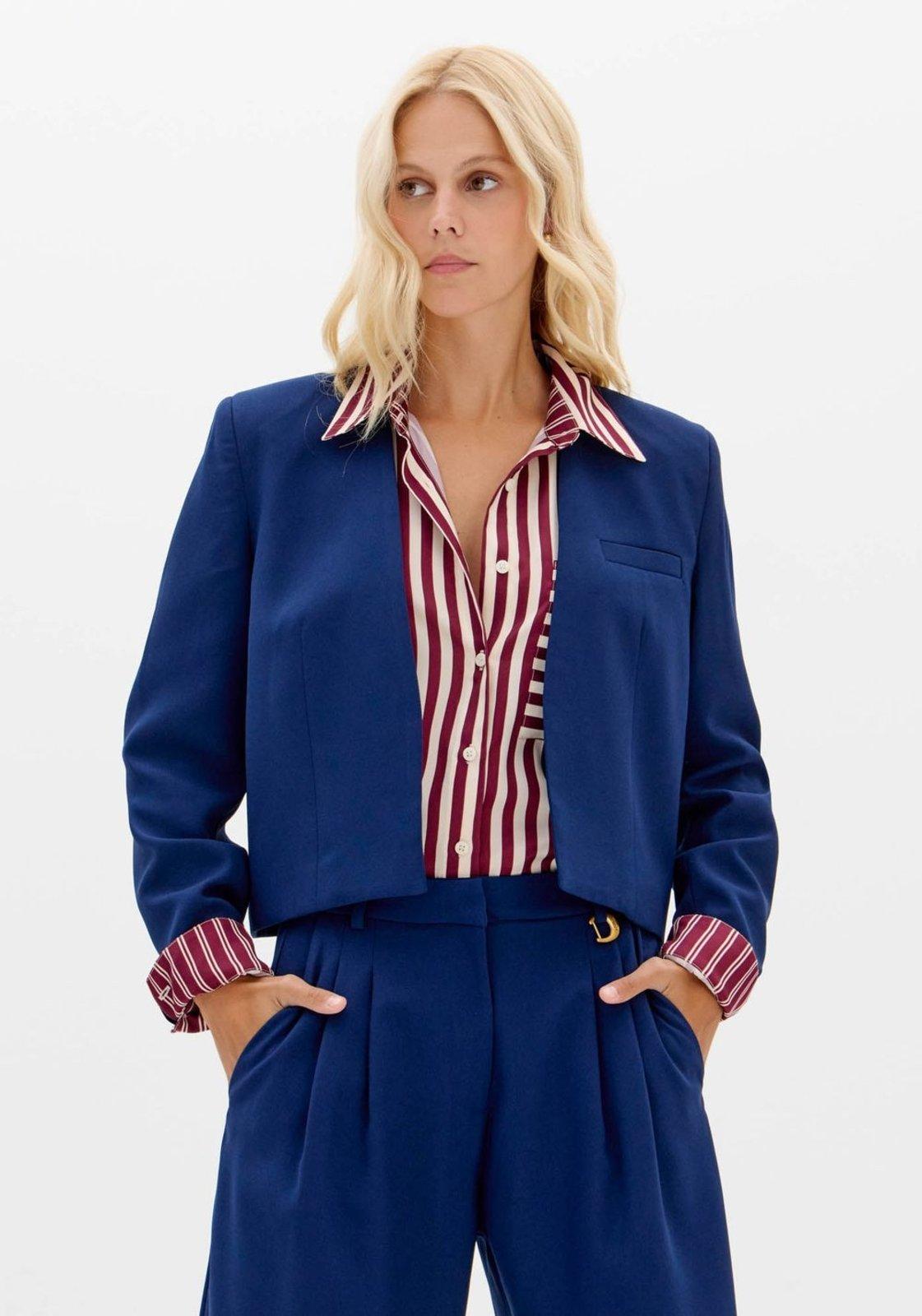 Blazer Curto Com Manga Longa Lança Perfume