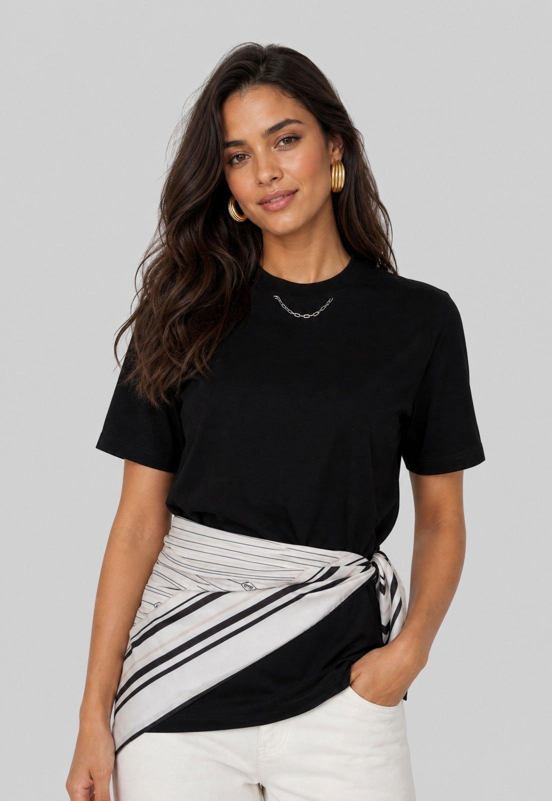 Camiseta Feminina Lança Perfume Corrente Com Lenço Preta