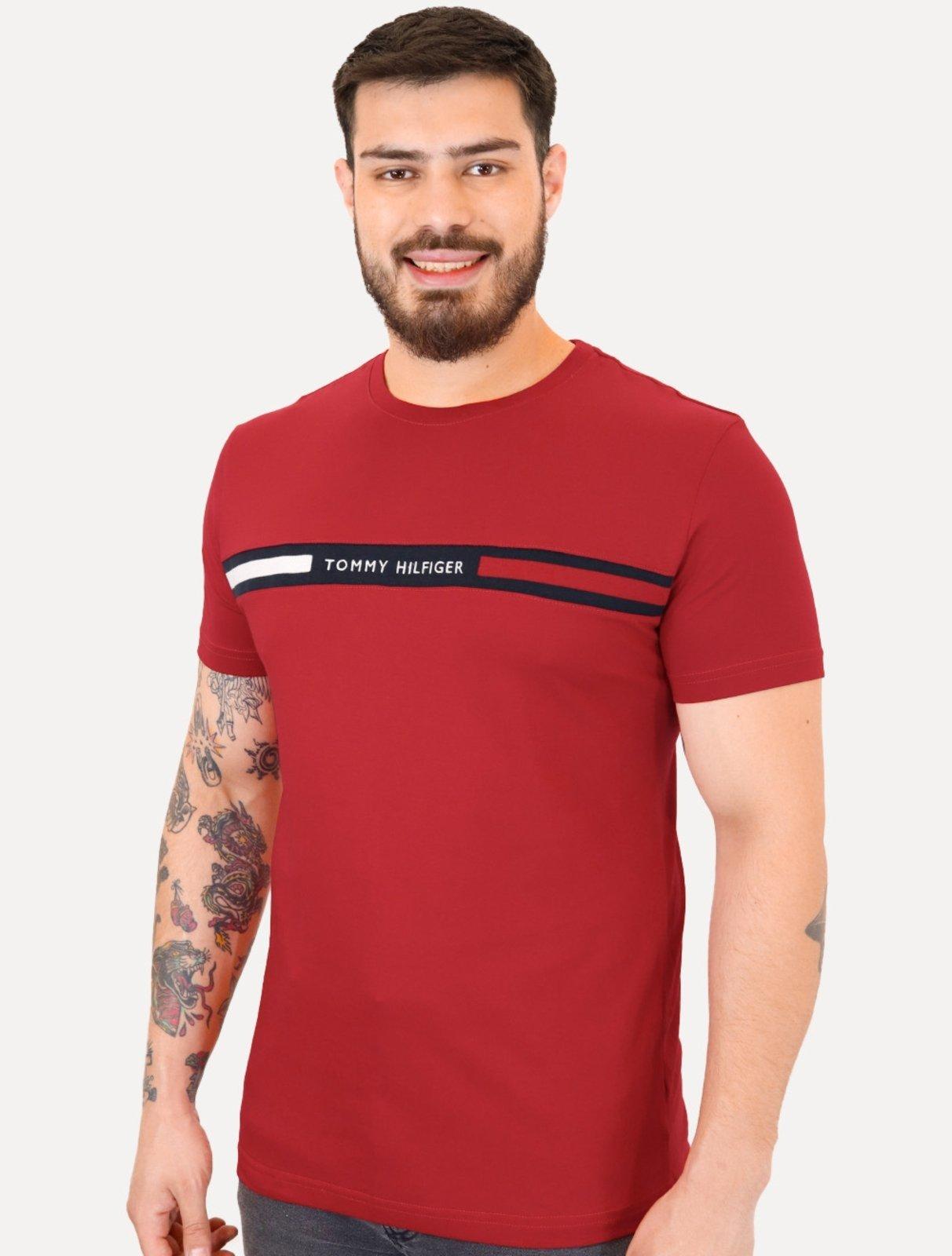 Camiseta Tommy Hilfiger Masculina Chest Insert Logo Vermelha Escuro