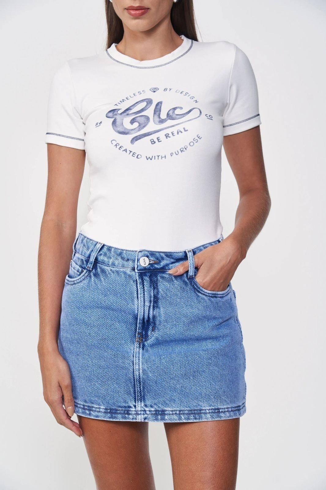 Camiseta Baby Look Essencial com Detalhes Colcci Off Shell