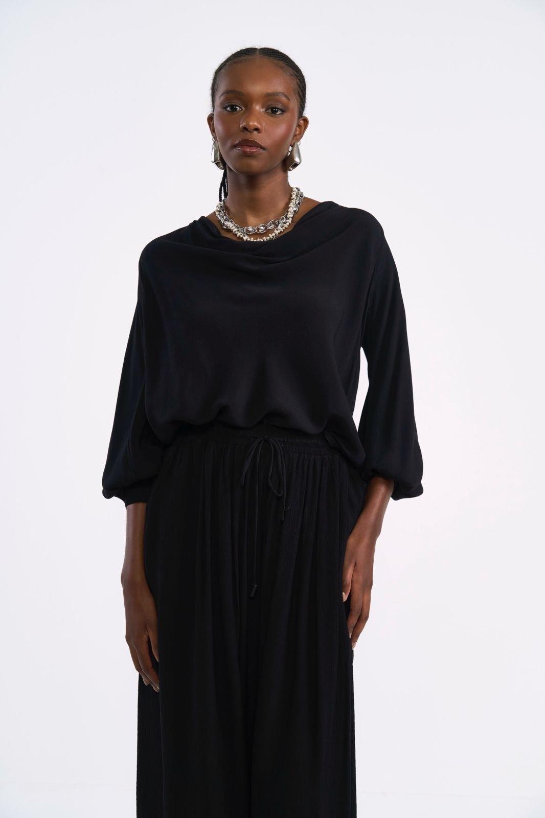 Blusa com Costas Abertas e Amarração Colcci Preto