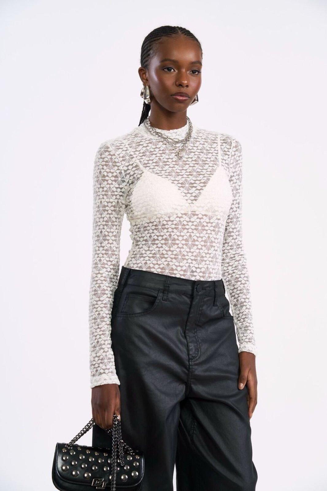 Blusa Slim de Renda Manga Longa Colcci Off Shell