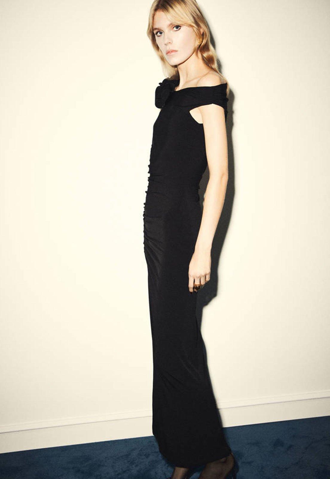 Vestido Feminino Mango Longo Ajustado Detalhe Floral Preto