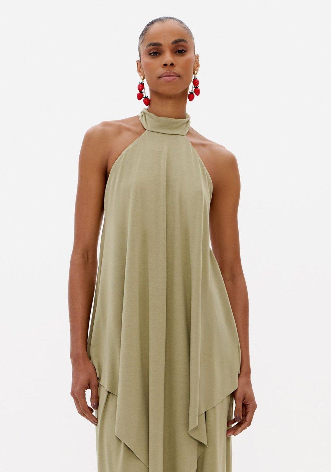 Blusa Gola Alta Com Metal Costas Lança Perfume