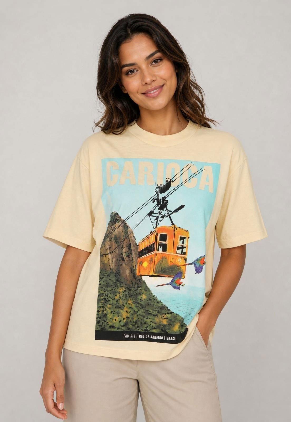 Camiseta Feminina FARM Estampa Gráfica Amarela