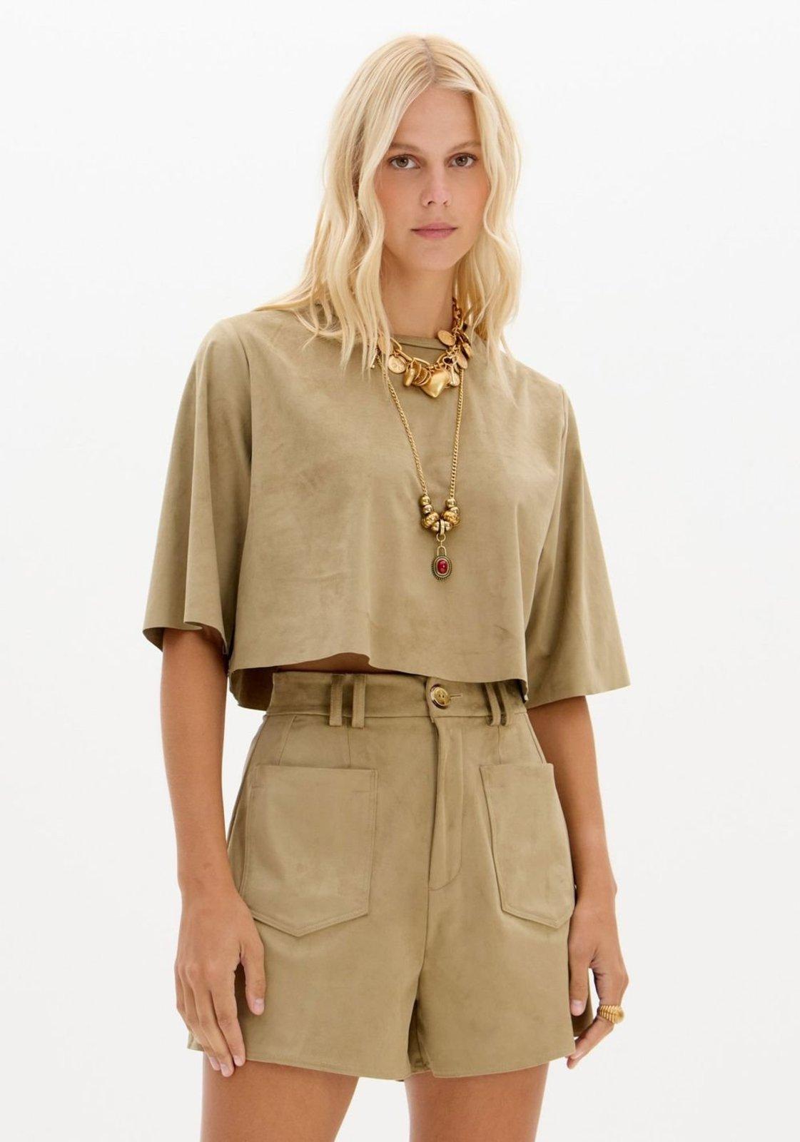 Blusa Solta Com Mangas Curtas Lança Perfume