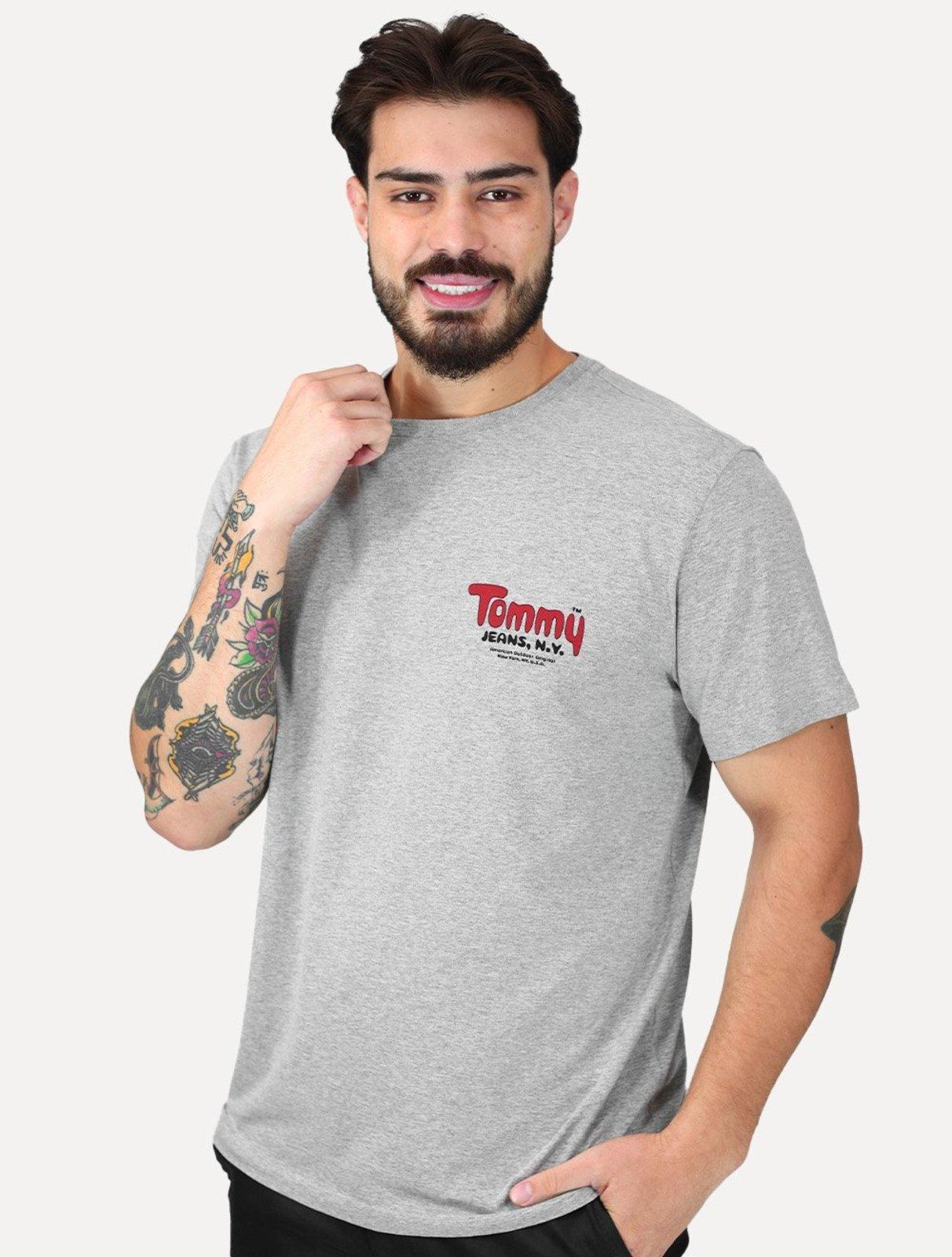 Camiseta Tommy Jeans Masculina Slim Font Play Cinza