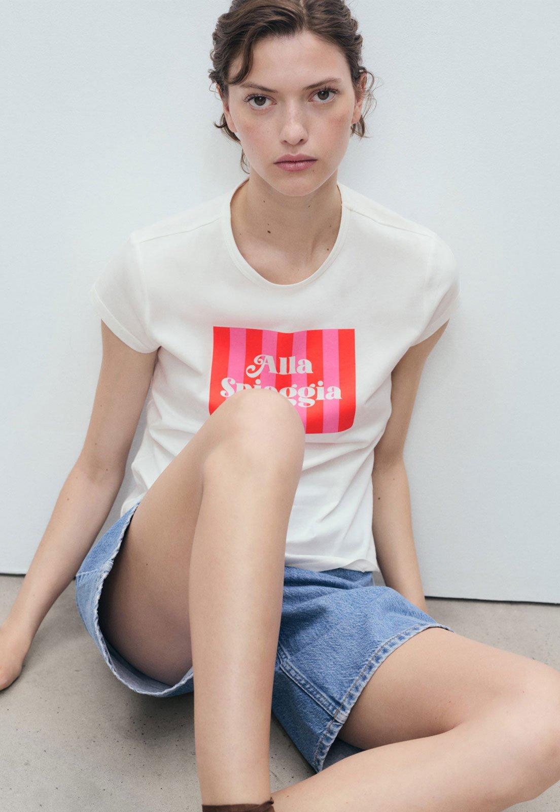 Camiseta Mango Reta Illustra Off-White
