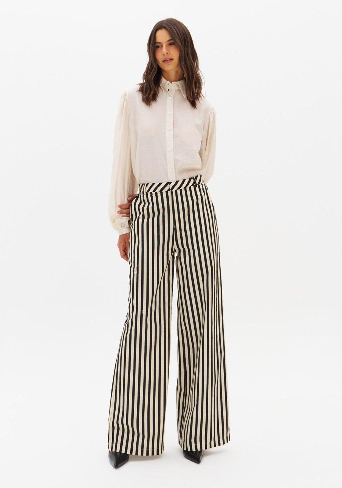 Calça Reta Cintura Alta Estampada Lança Perfume