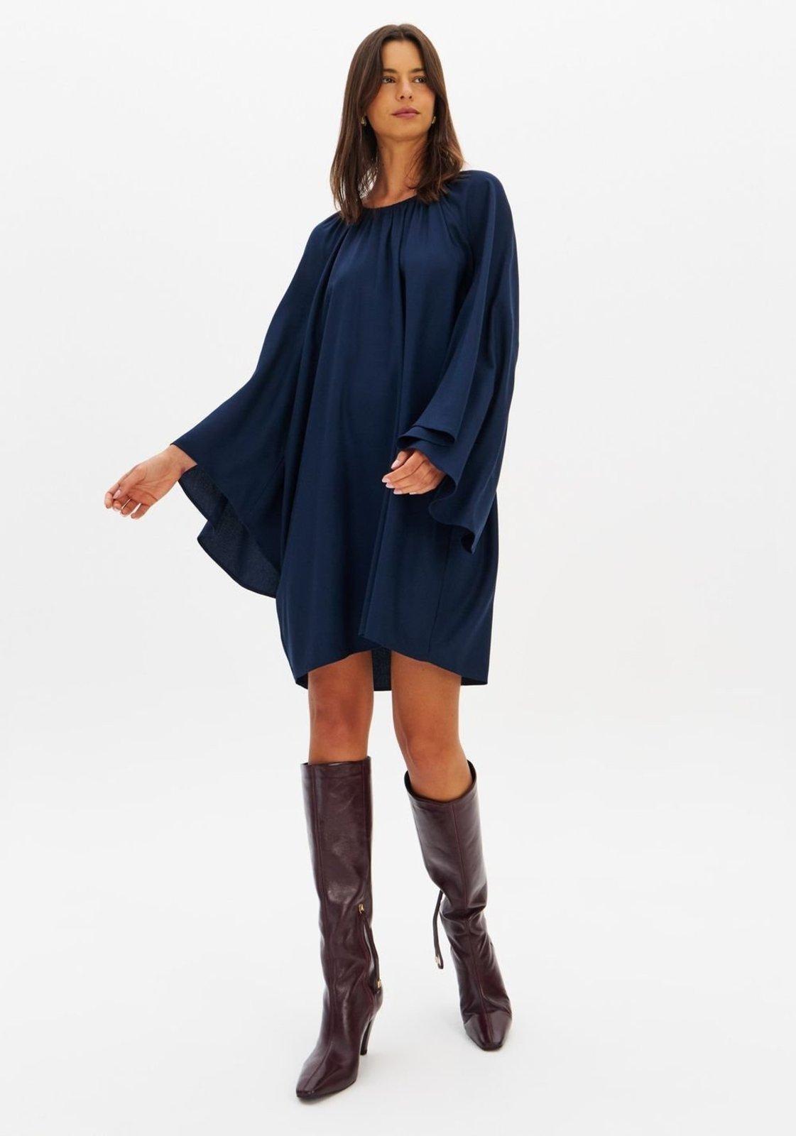 Vestido Curto Solto Manga Longa De Crepe Lança Perfume