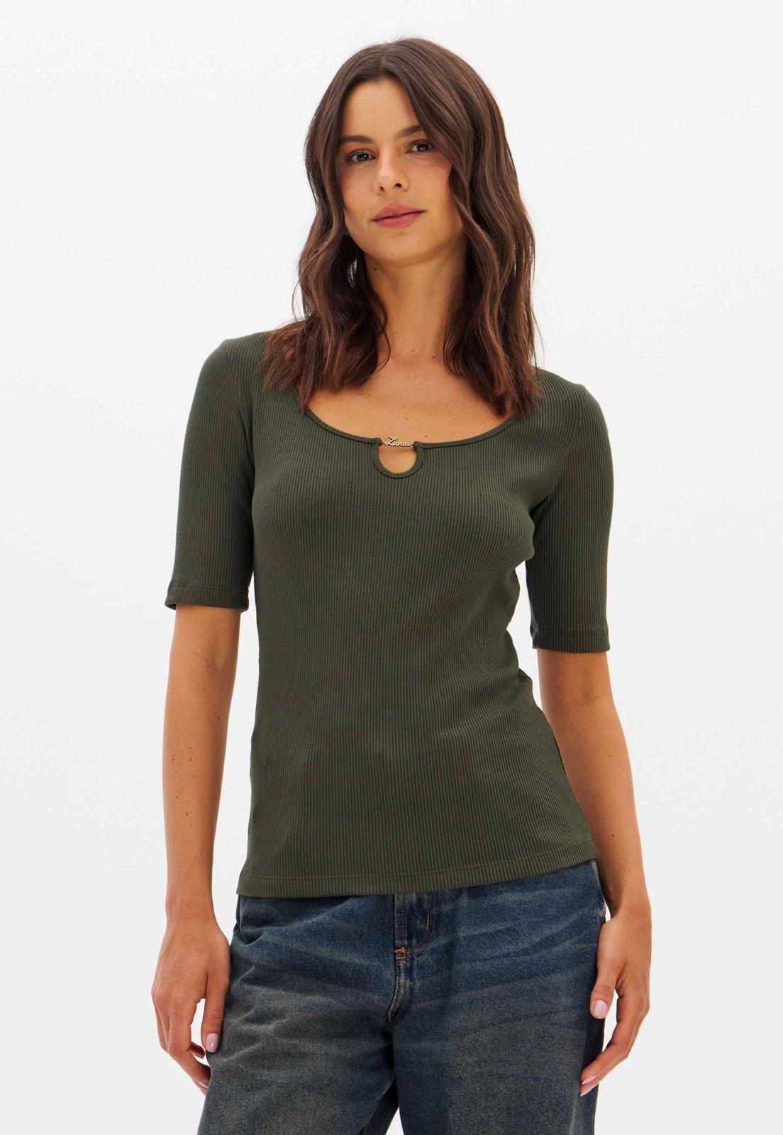 Blusa Feminina Lança Perfume Detalhe Circular Verde Oliva
